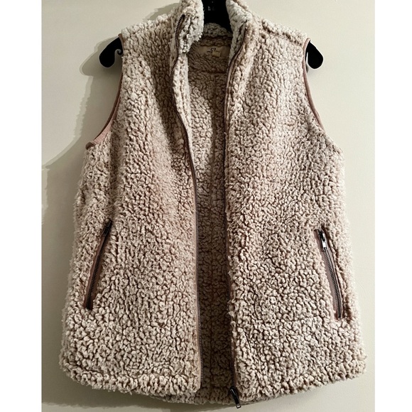 *5 for $25* Light pink Sherpa vest - Picture 2 of 4